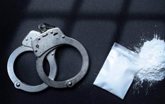 Jaguaquara: Mulher tenta fugir ao avistar PMs, mas é pega com cocaína