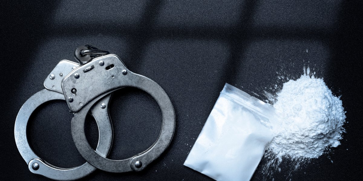 Jaguaquara: Mulher tenta fugir ao avistar PMs, mas é pega com cocaína