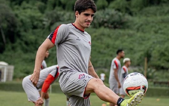 Preparador físico do Vitória explica situação de Gustavo Blanco: "lesão grave"