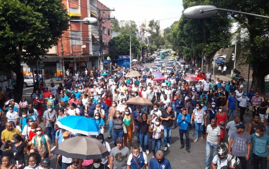 Em luta por reajuste há 7 anos, agentes de saúde fazem novo protesto em Salvador