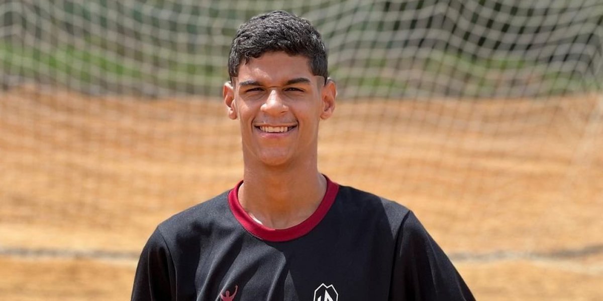 Luva de Pedreiro comemora maior contrato da sua vida: "Aguardem, viu!"