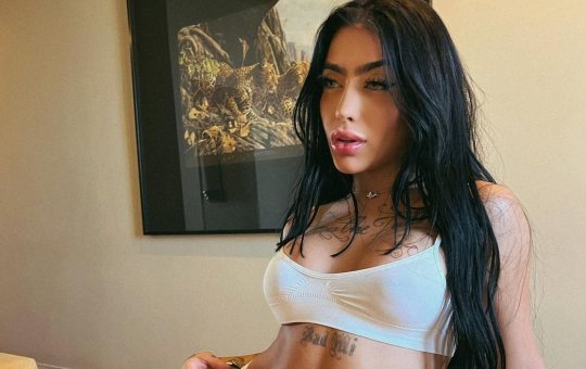 MC Mirella conta que reviraram sua mala e desapareceram com suas bolsas de luxo