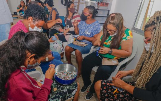 Prefeitura de Lauro de Freitas promove oficina ecológica de artesanato
