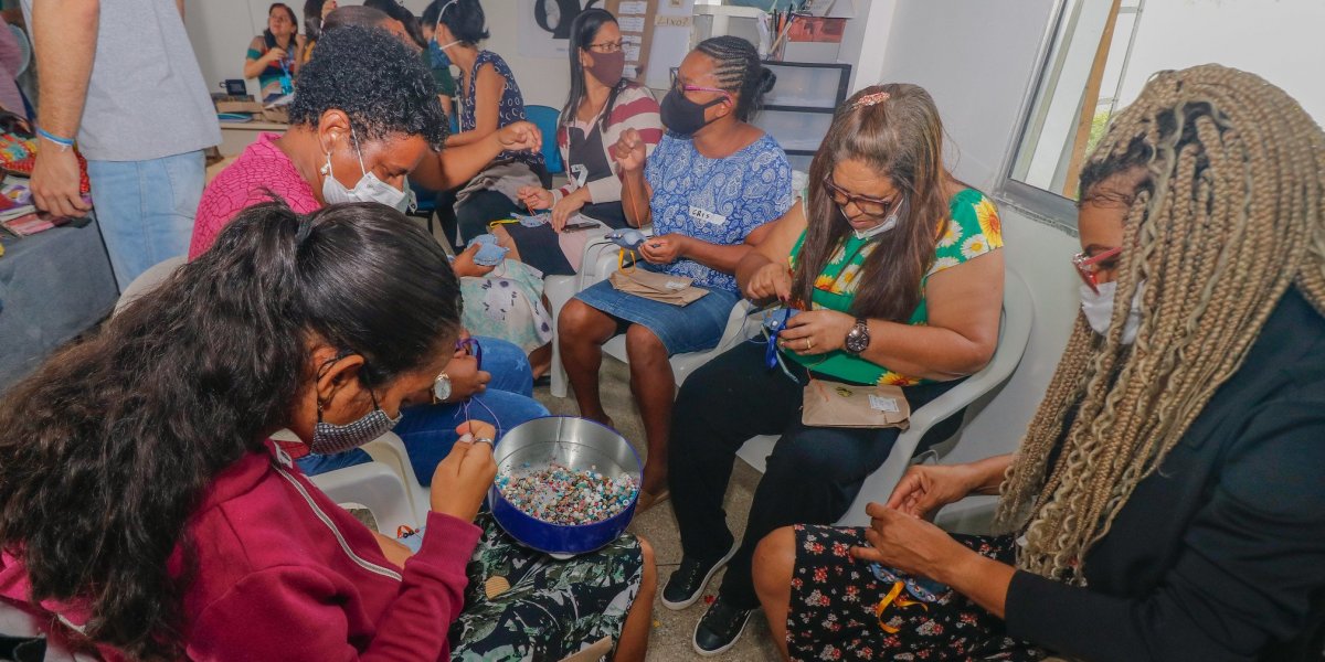 Prefeitura de Lauro de Freitas promove oficina ecológica de artesanato