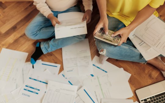 Juros para empresas e famílias sobem em abril; Inadimplência dispara