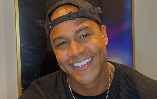 Leo Santana ganha produto erótico de fã e confunde com presente para filha