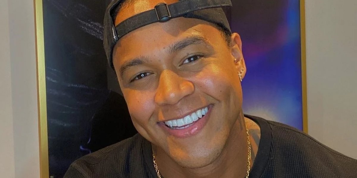 Leo Santana ganha produto erótico de fã e confunde com presente para filha