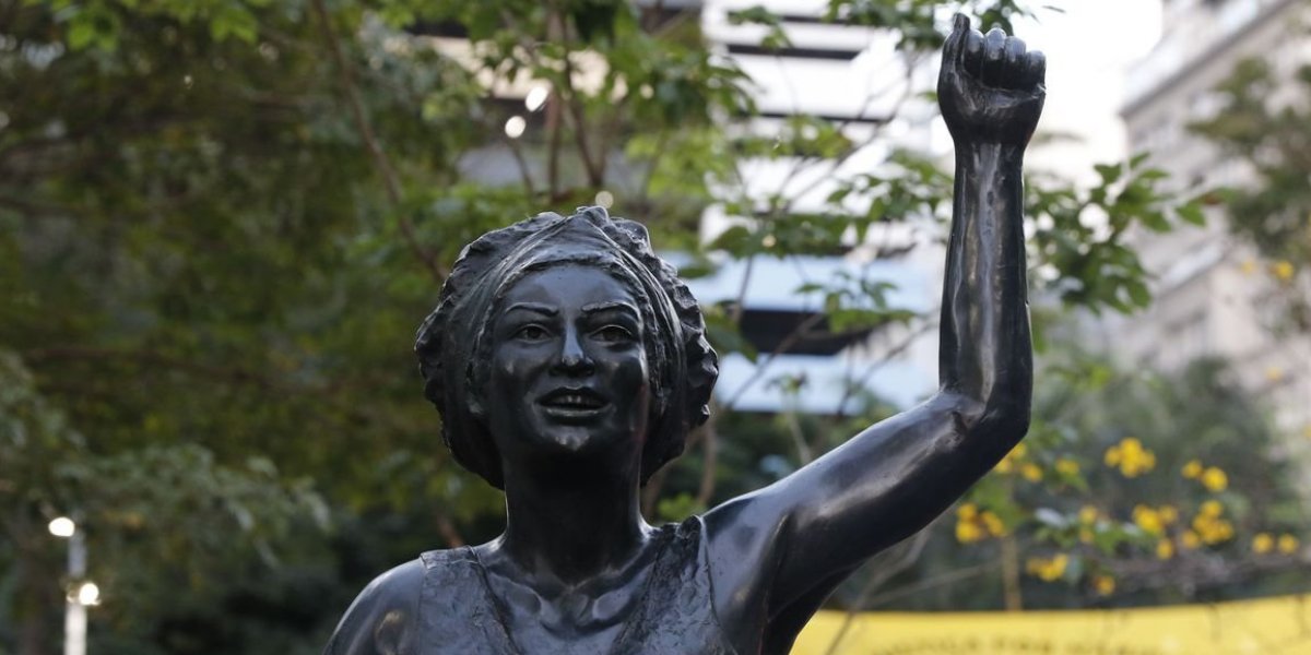 Assassinada em 2018, Marielle Franco ganha estátua no centro do Rio de Janeiro