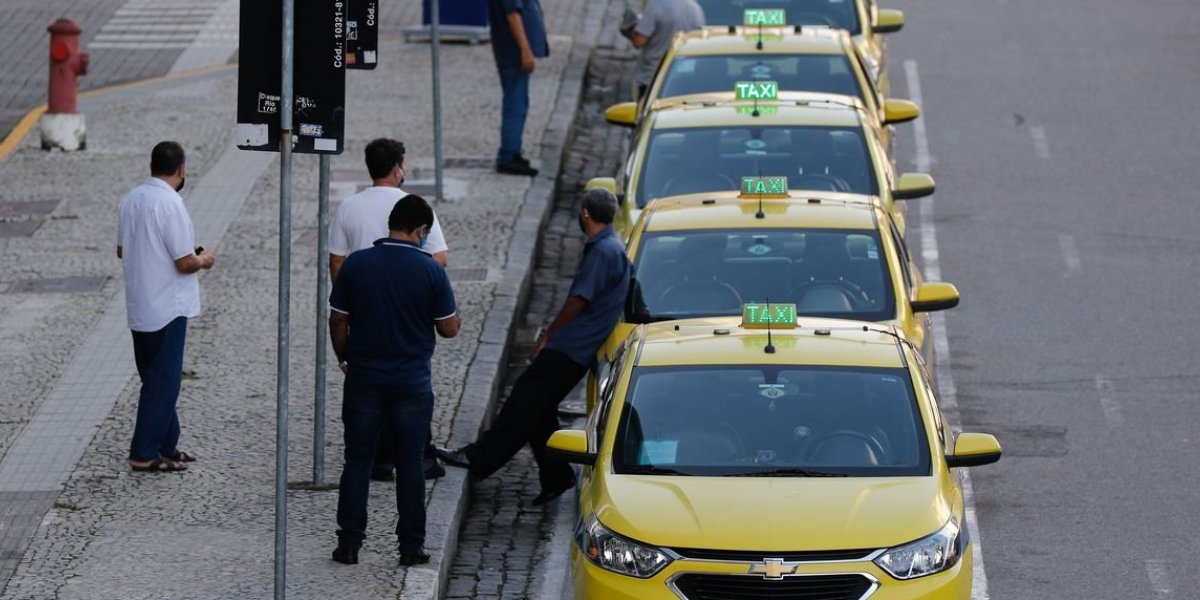 Governo federal define condições para pagamento de auxílio a taxistas