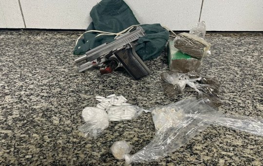 Nordeste de Amaralina: Rondesp 'pega' traficante que ostentava armas na web