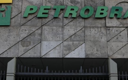 Bolso cheio: Petrobras atinge lucro líquido de R$ 54,3 bilhões no trimestre