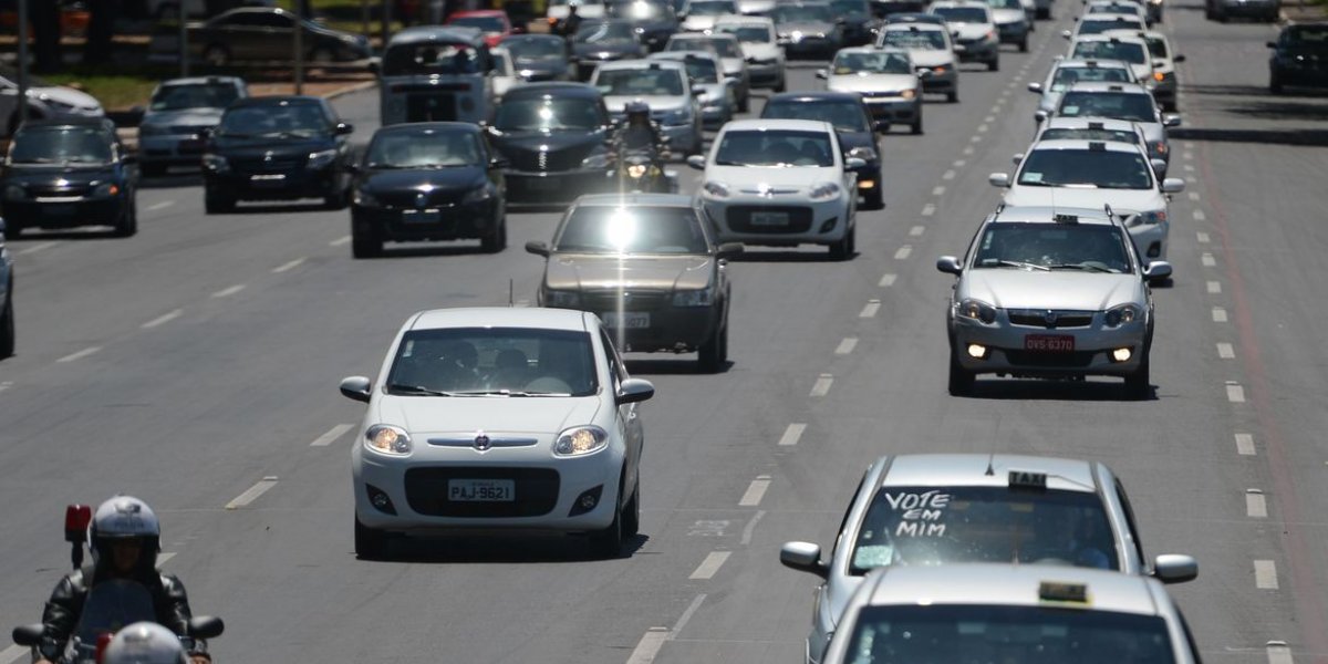 MP libera R$ 10,9 bi para auxílios a caminhoneiros e taxistas