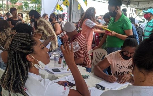 Ação de Saúde da Fundação José Silveira recebe doação de 1.500 unidades de água