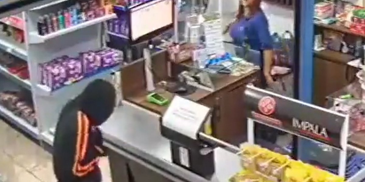 Vídeo: mulher reage a assalto e expulsa ladrão a vassouradas, no DF