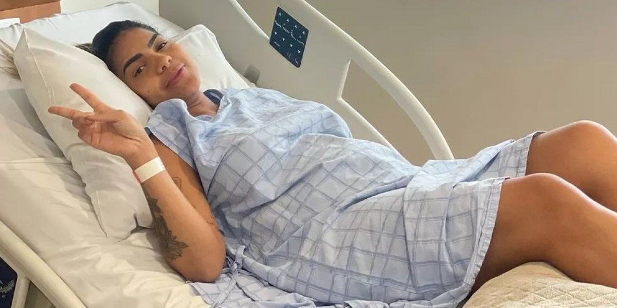 Tays Reis passa por cirurgia de apêndice após dar à luz