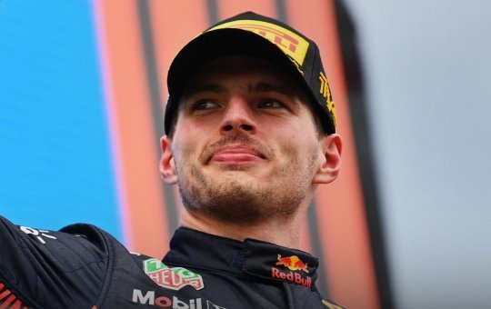 Max Verstappen vence GP da Hungria após largar em 10º e rodar