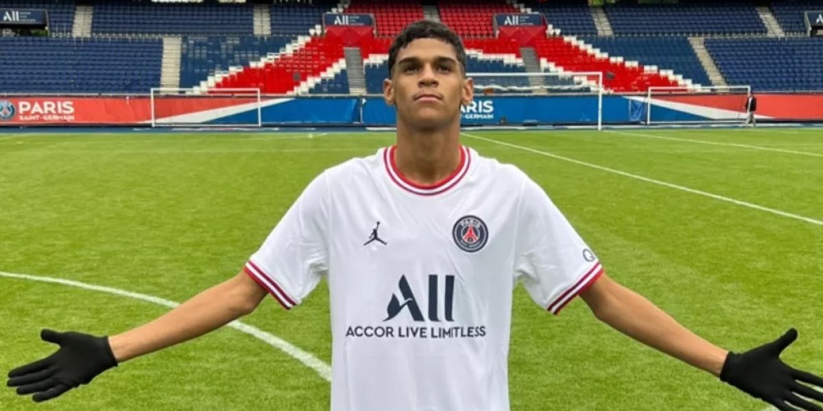 Luva de Pedreiro comemora primeira viagem ao lado dos pais