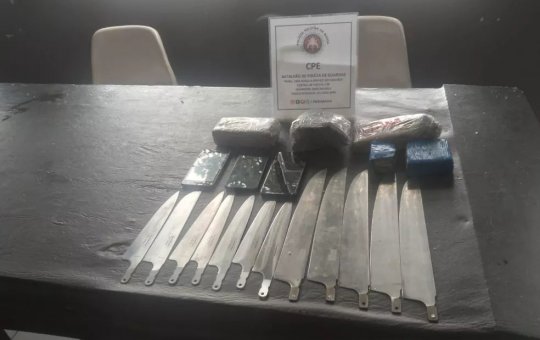 PM flagra grupo arremessando 12 facas para presos da Penitenciária Lemos Brito
