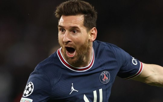Fã quase é impedido de tirar foto com Messi e cena causa revolta