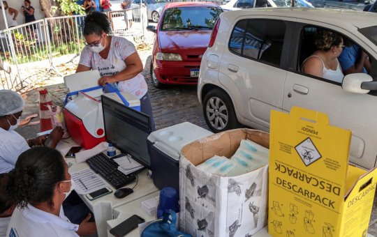 Covid-19: Cidadãos de 30+ já começaram a ser vacinados em Salvador
