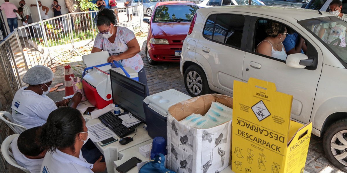 Covid-19: Cidadãos de 30+ já começaram a ser vacinados em Salvador
