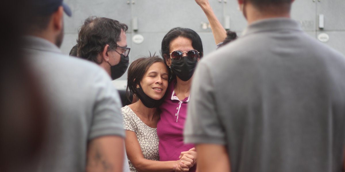 Criminosas tentaram levar relógio da mãe de menina Cristal