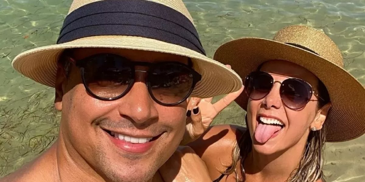 Xanddy admite que já visitou praia de nudismo: "Com quem?" Carla Perez pergunta