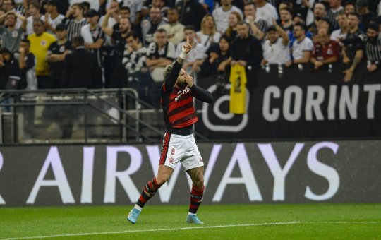 Libertadores: Flamento bate Corinthians na Neo Química e encaminha vaga à semi