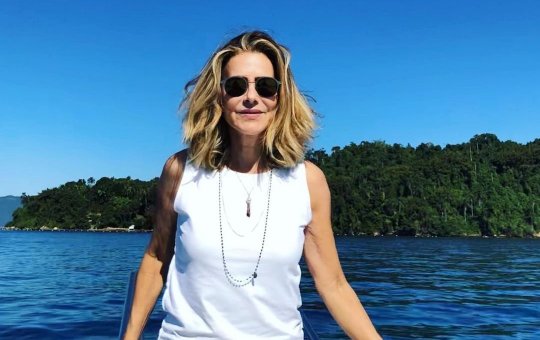 Atriz Maitê Proença fala sobre saúde sexual e demonstra exercícios vaginais