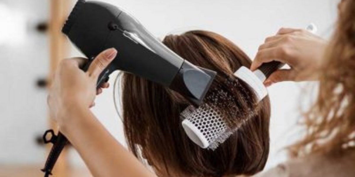 Homem vestido de mulher assalta salão de beleza em Salvador