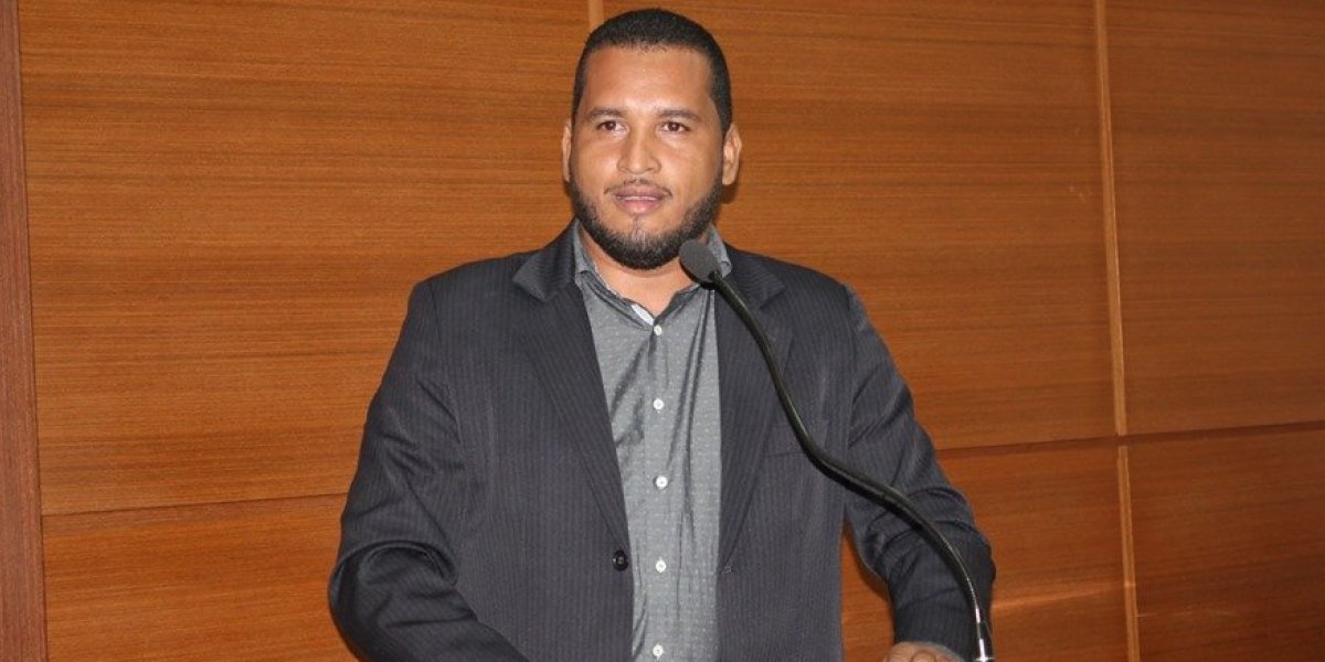 Prefeito de Jacobina exonera servidora agredida por vereador aliado em festa