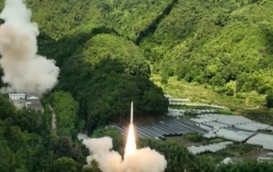 Forças armadas da China lançam mísseis direcionados à Taiwan e ao Japão