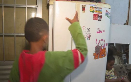 "Estou com fome", menino de 11 anos liga para a polícia e pede comida