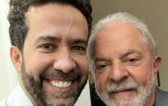 Janones desiste de candidatura à presidência e decide apoiar Lula