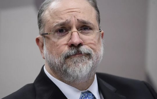 PSOL e Rede entram com pedido de impeachment contra Augusto Aras
