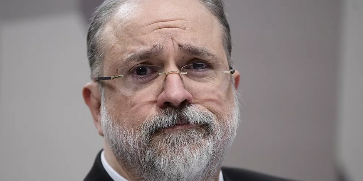 PSOL e Rede entram com pedido de impeachment contra Augusto Aras
