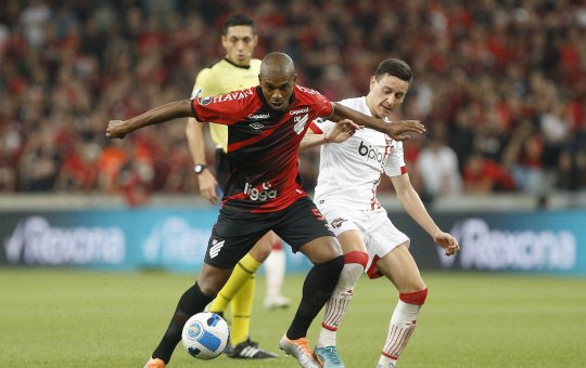 Jogando na Arena da Baixada, Athletico-PR empata com Estudiantes