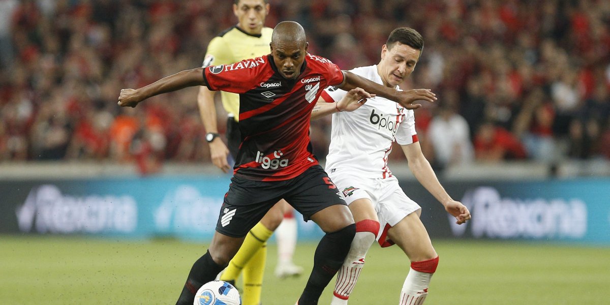 Jogando na Arena da Baixada, Athletico-PR empata com Estudiantes