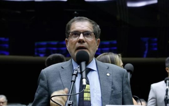 Com verba pública, deputados criam grupo para acompanhar Seleção na Copa