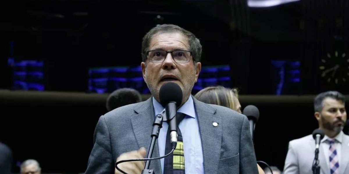 Com verba pública, deputados criam grupo para acompanhar Seleção na Copa