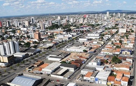 Corpo em decomposição é encontrado em terreno baldio de Feira de Santana