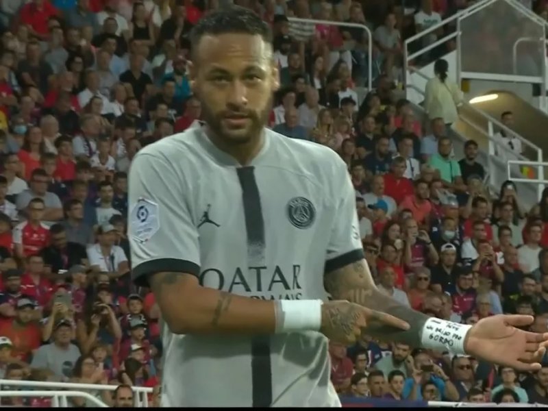 Neymar faz homenagem a Jô Soares em gol pelo PSG: "Beijo pro gordo"