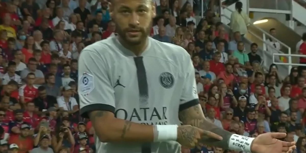 Neymar faz homenagem a Jô Soares em gol pelo PSG: "Beijo pro gordo"