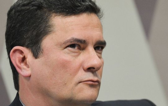 Sergio Moro é vaiado durante caminhada no Paraná: "Vai para São Paulo"