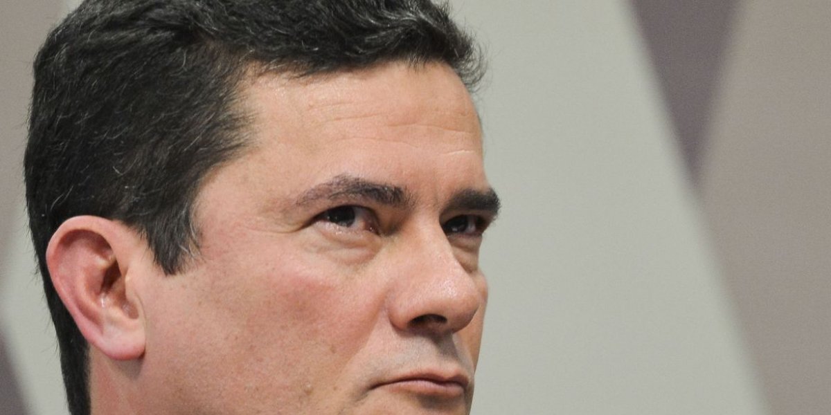 Sergio Moro é vaiado durante caminhada no Paraná: "Vai para São Paulo"