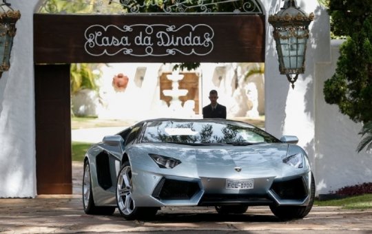 'Desaparecida', Lamborghini de Collor acumula mais de R$ 1 milhão de dívidas