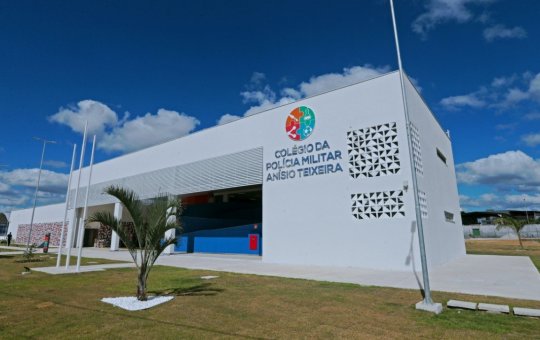 Rui Costa inaugura sede do Colégio da Polícia Militar em Teixeira de Freitas