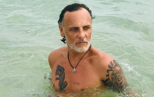 Modelo acusa ator Gustavo Novaes de ter a estuprado 