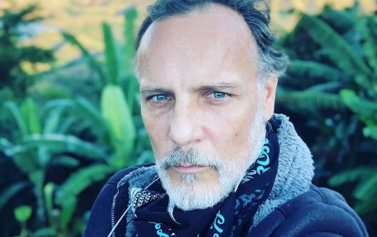 "Tem alguma coisa errada com ela", diz ator sobre modelo que o acusou de estupro