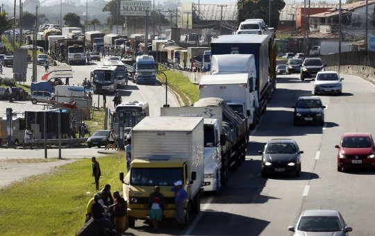 Caminhoneiros recebem auxílio com parcela dobrada nesta terça (9)